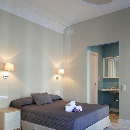 Hostal Medea Barcelona Room photo