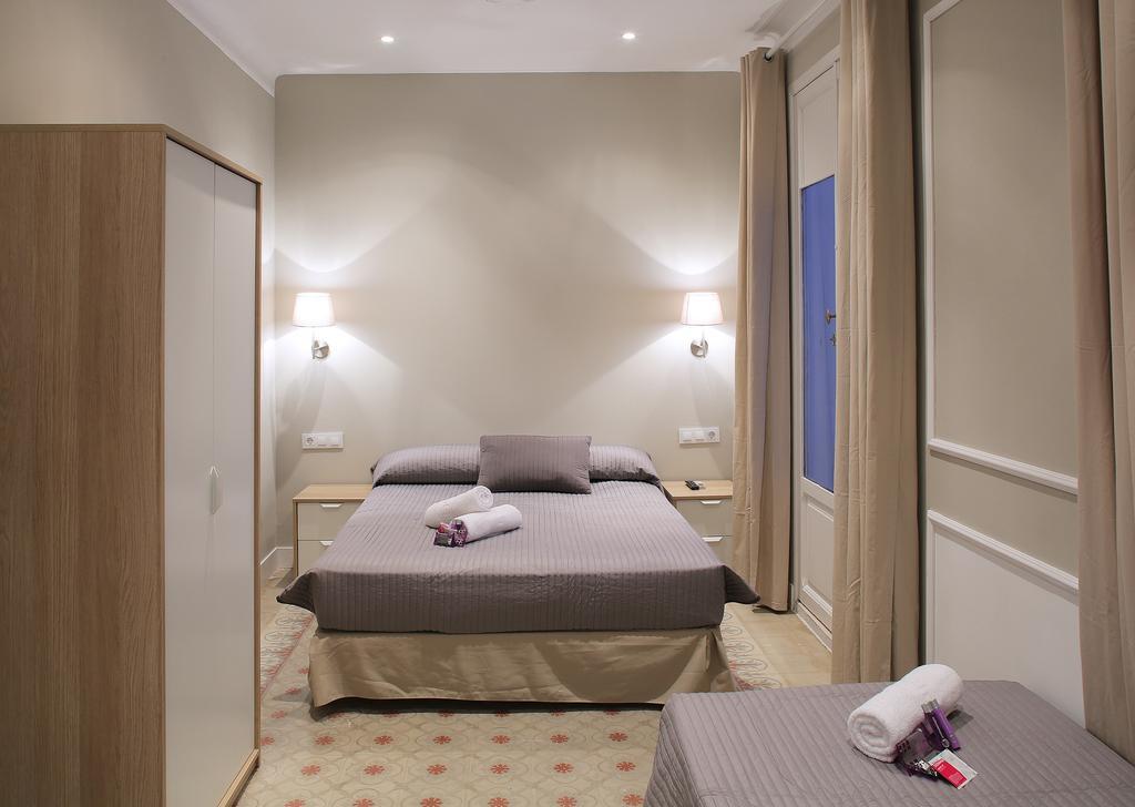 Hostal Medea Barcelona Room photo