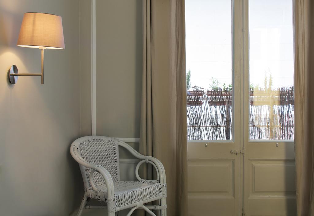 Hostal Medea Barcelona Room photo