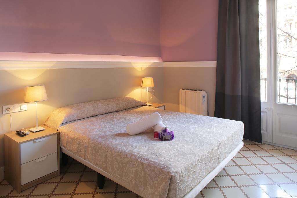 Hostal Medea Barcelona Room photo