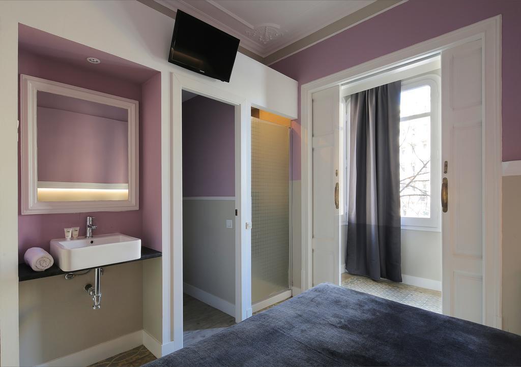 Hostal Medea Barcelona Room photo