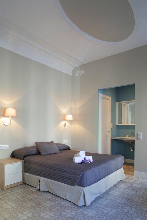 Hostal Medea Barcelona Room photo